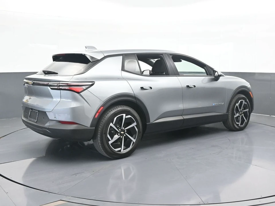 2025 Chevrolet Equinox - Image 6 of 12