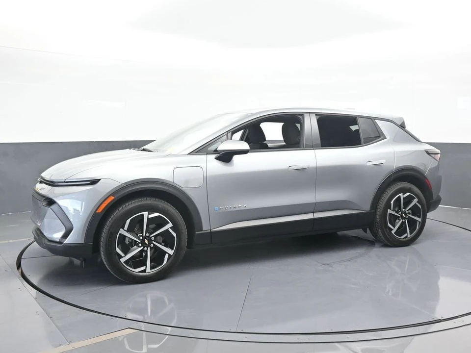 2025 Chevrolet Equinox - Image 2 of 12