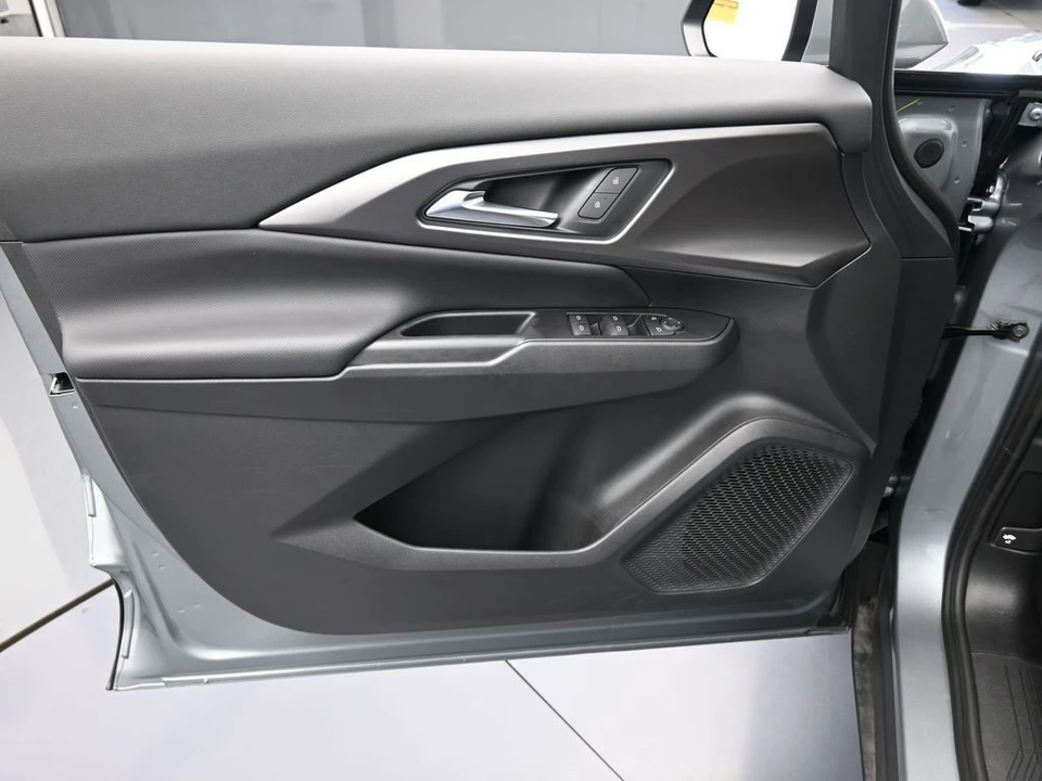 2025 Chevrolet Equinox - Image 12 of 12