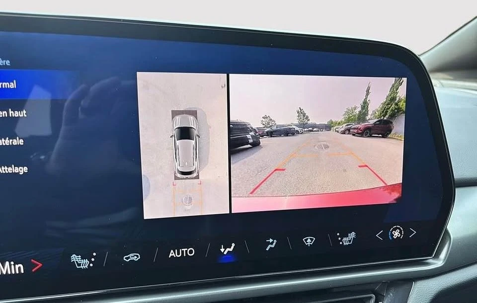 2025 Chevrolet Equinox - Image 10 of 11