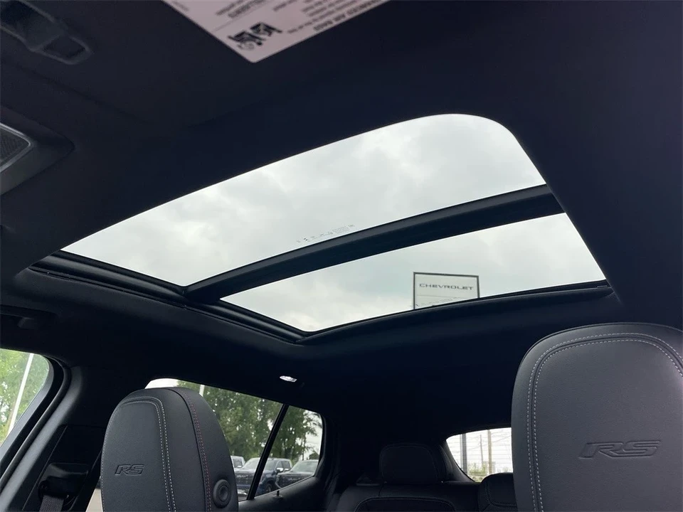 2025 Chevrolet Equinox - Image 12 of 21