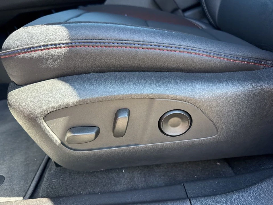 2025 Chevrolet Equinox - Image 10 of 21
