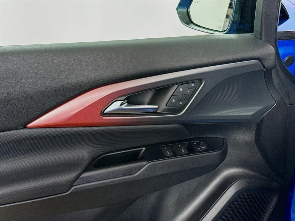 2025 Chevrolet Equinox - Image 17 of 21