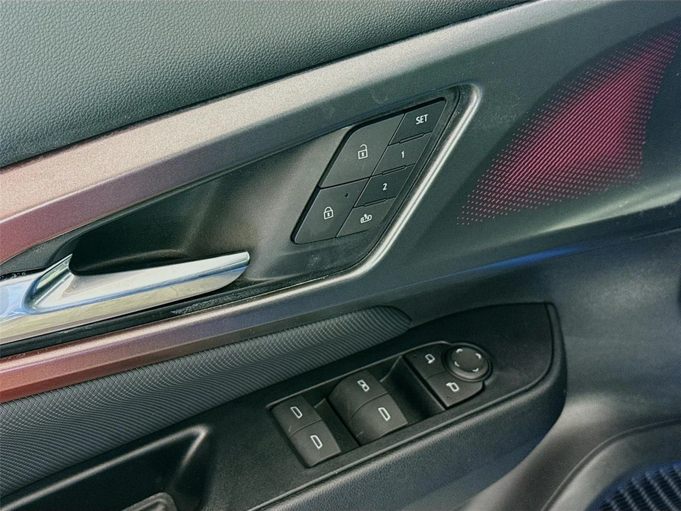 2025 Chevrolet Equinox - Image 8 of 12