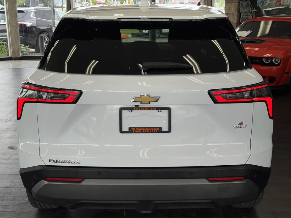 2025 Chevrolet Equinox - Image 20 of 21
