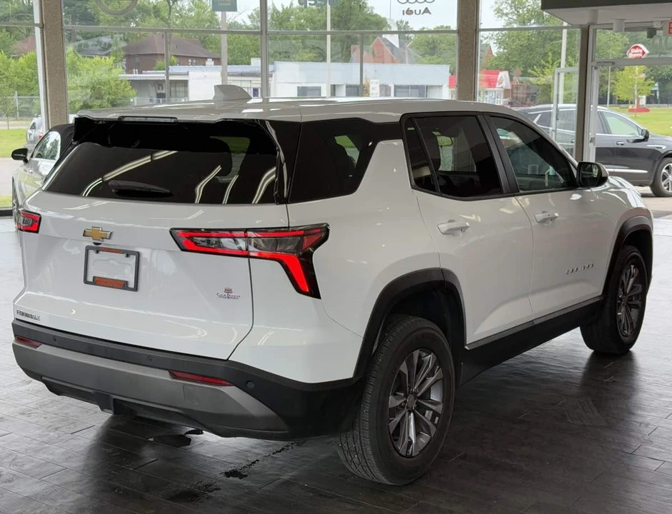 2025 Chevrolet Equinox - Image 14 of 21