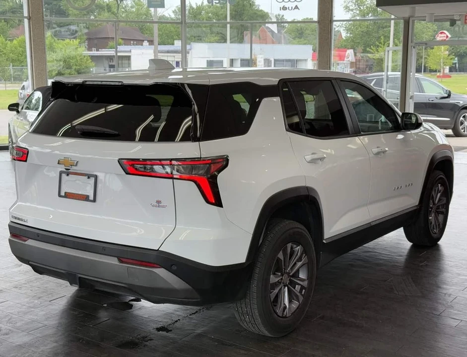 2025 Chevrolet Equinox - Image 14 of 21
