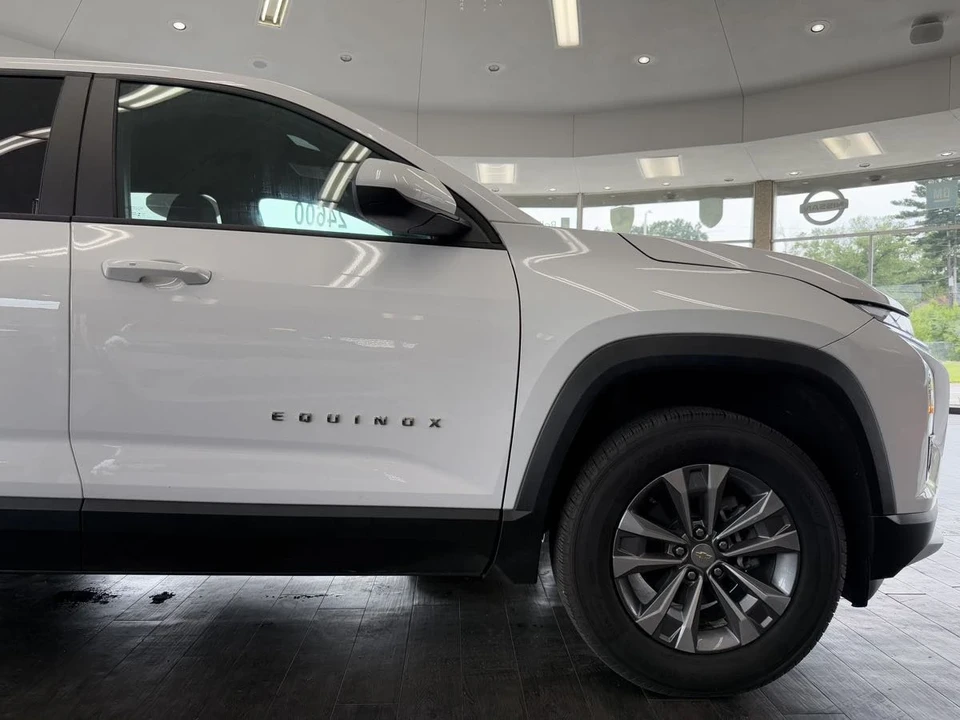 2025 Chevrolet Equinox - Image 9 of 21