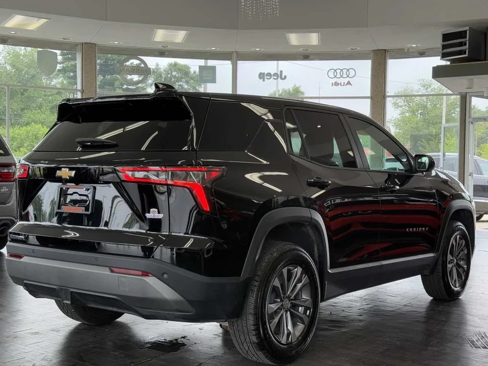 2025 Chevrolet Equinox - Image 14 of 21
