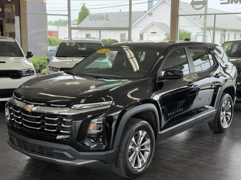 2025 Chevrolet Equinox - Image 3 of 12
