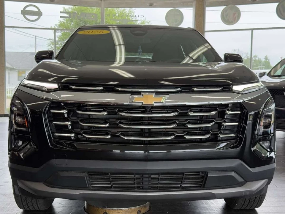 2025 Chevrolet Equinox - Image 8 of 21