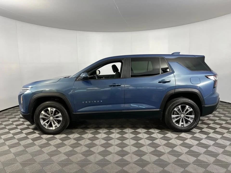 2025 Chevrolet Equinox - Image 5 of 16