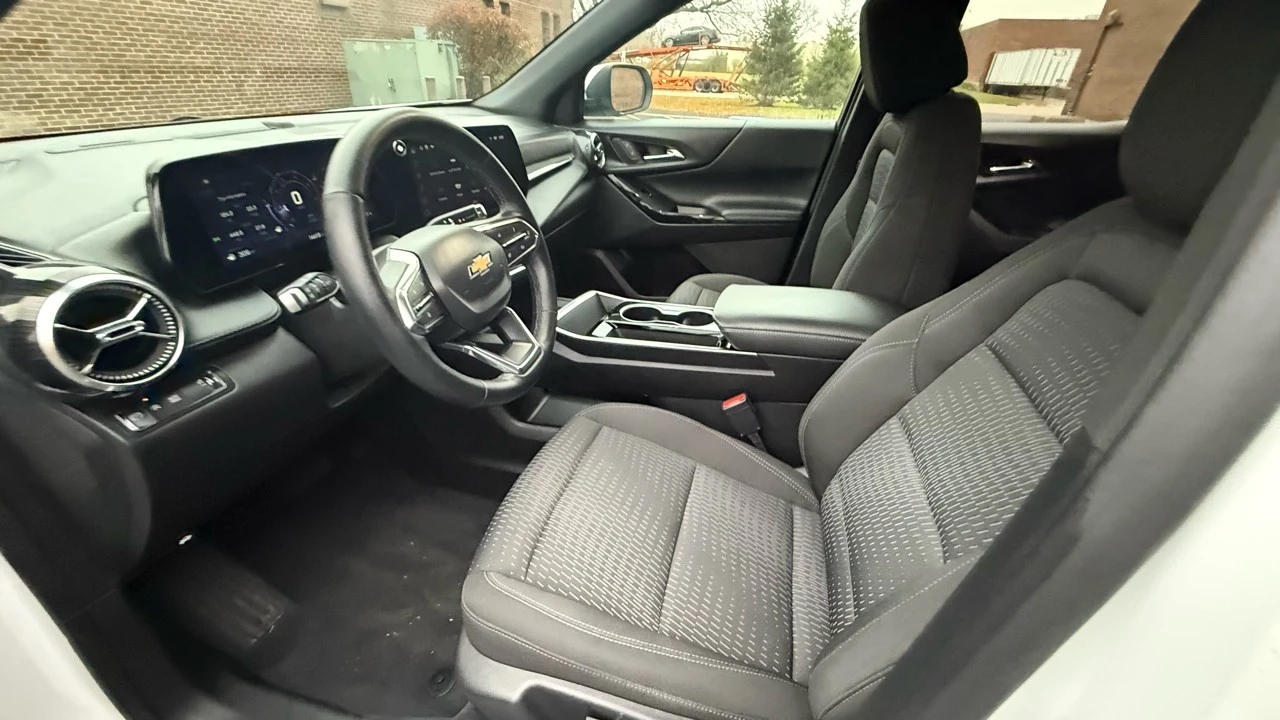 2025 Chevrolet Equinox - Image 9 of 21