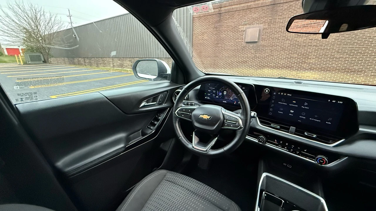 2025 Chevrolet Equinox - Image 12 of 21