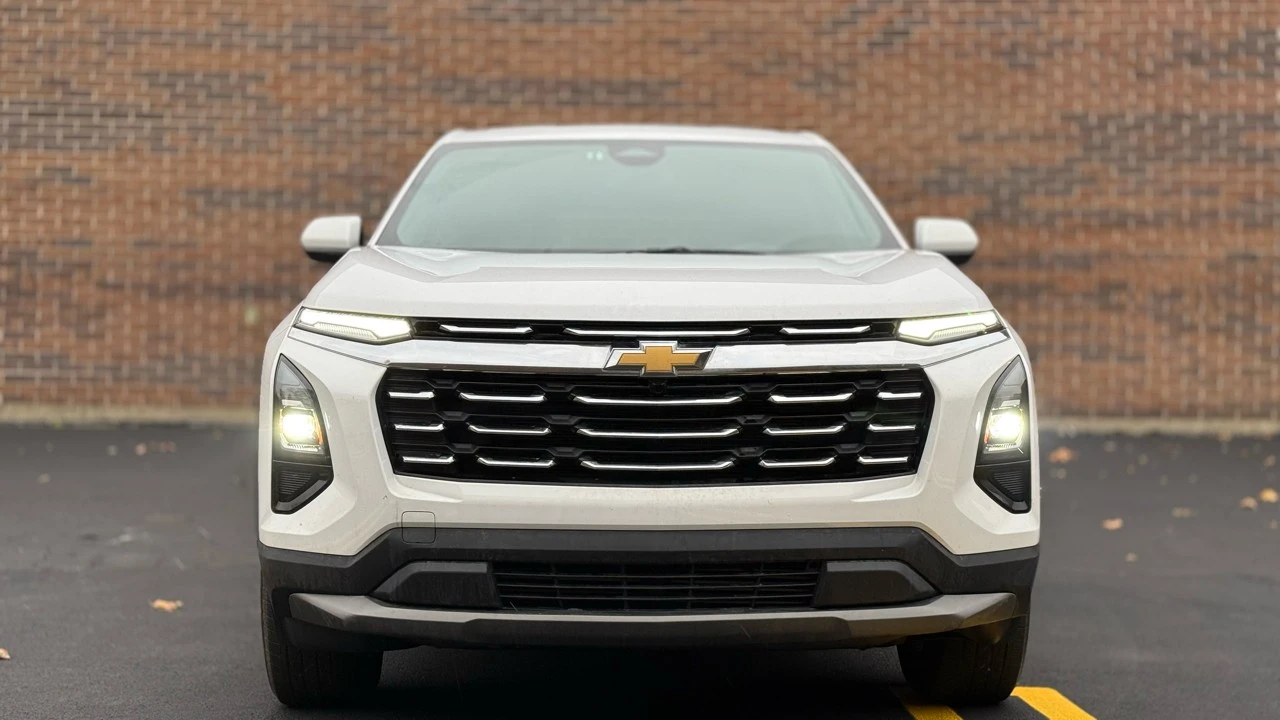 2025 Chevrolet Equinox - Image 2 of 21