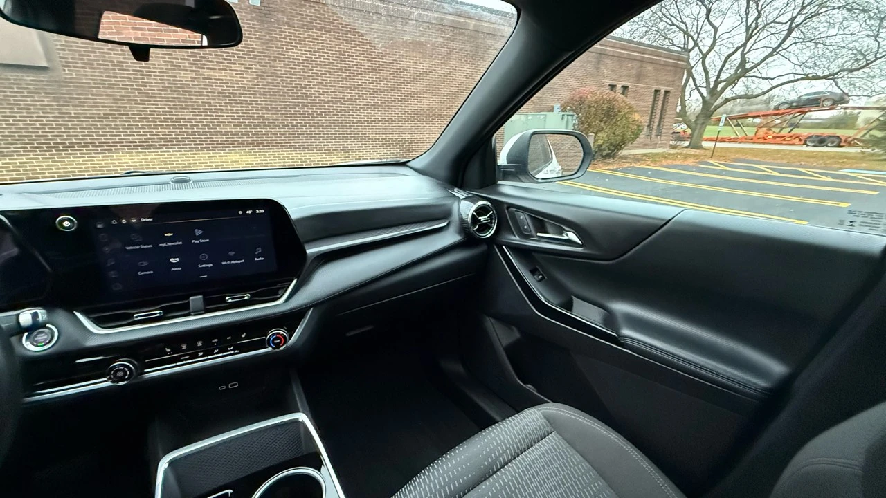 2025 Chevrolet Equinox - Image 19 of 21
