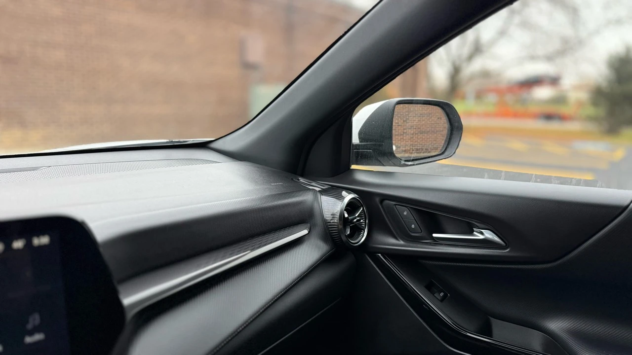2025 Chevrolet Equinox - Image 20 of 21