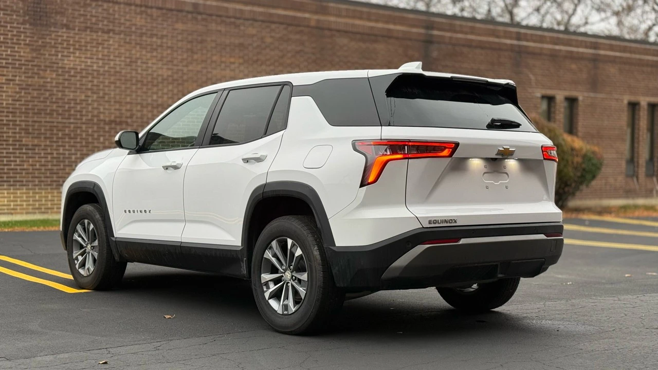 2025 Chevrolet Equinox - Image 5 of 21