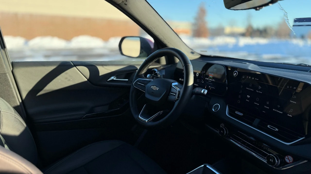 2025 Chevrolet Equinox - Image 12 of 21
