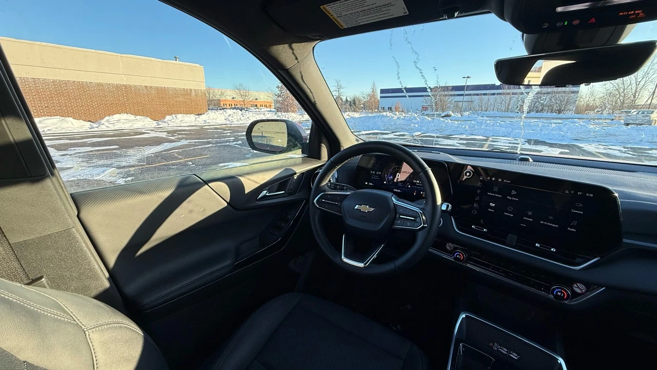 2025 Chevrolet Equinox - Image 11 of 21