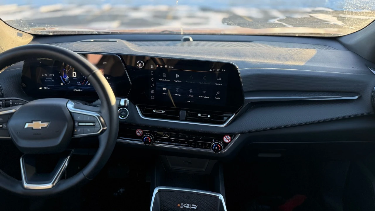 2025 Chevrolet Equinox - Image 16 of 21