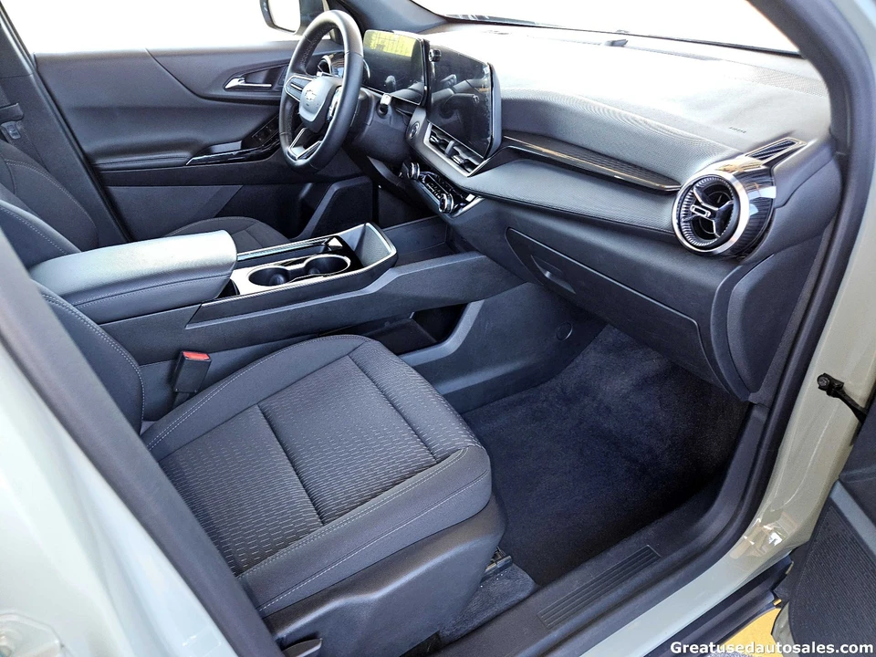 2025 Chevrolet Equinox - Image 11 of 21