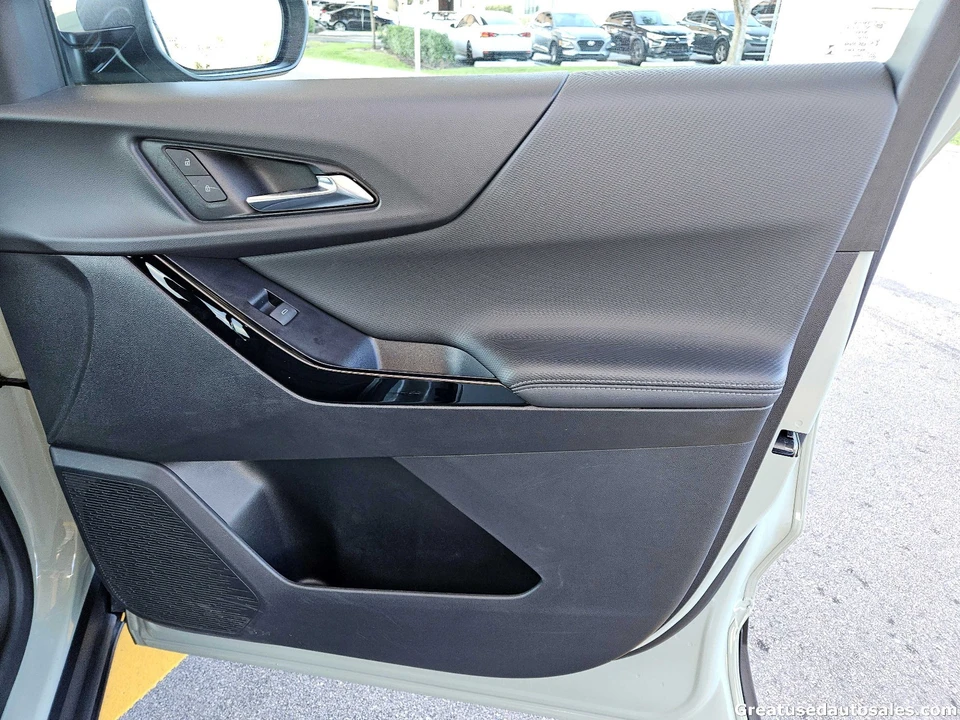 2025 Chevrolet Equinox - Image 12 of 21