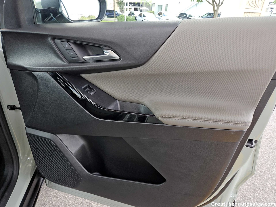 2025 Chevrolet Equinox - Image 12 of 21