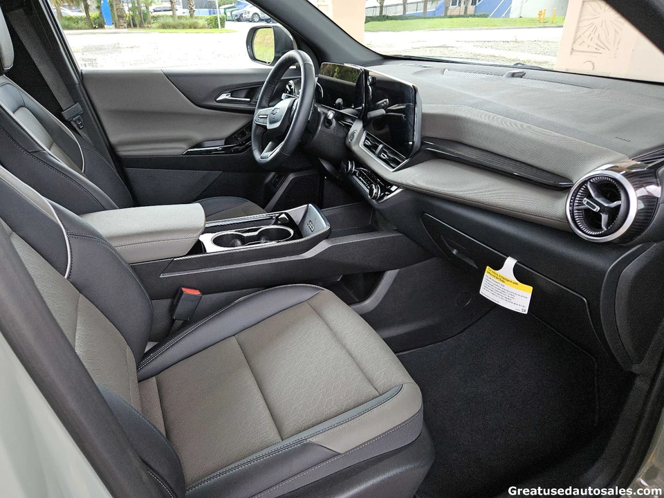2025 Chevrolet Equinox - Image 11 of 21