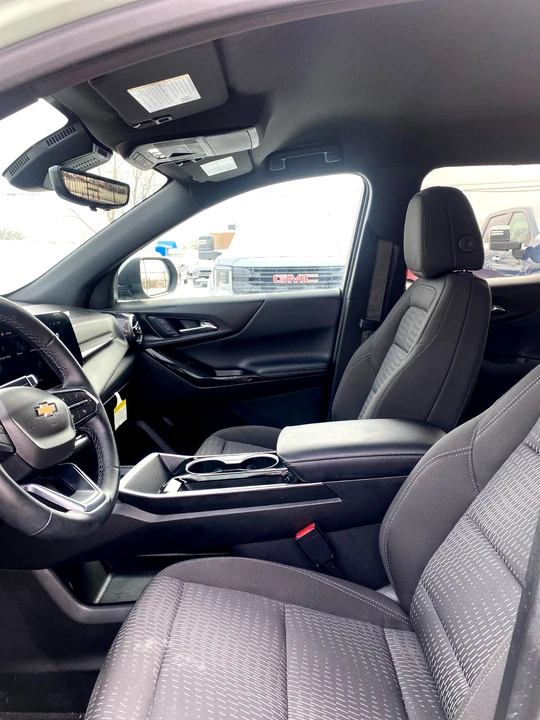 2025 Chevrolet Equinox - Image 14 of 21