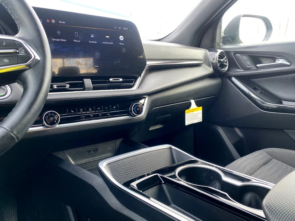 2025 Chevrolet Equinox - Image 10 of 21
