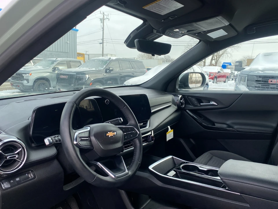 2025 Chevrolet Equinox - Image 15 of 21