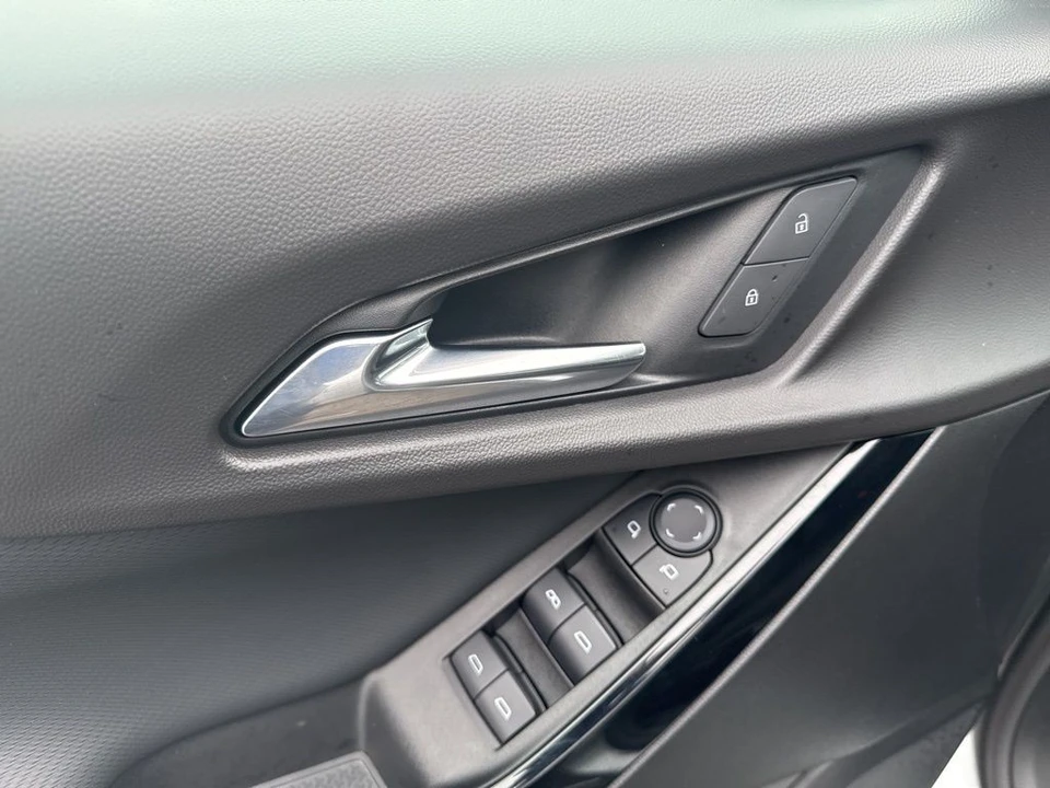 2025 Chevrolet Equinox - Image 10 of 12