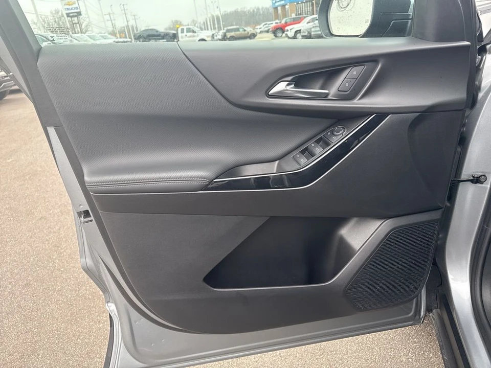 2025 Chevrolet Equinox - Image 9 of 12