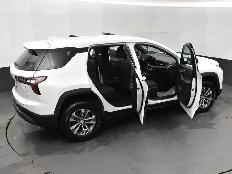 2025 Chevrolet Equinox - Image 6 of 12
