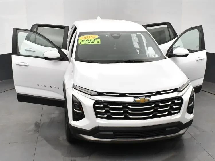 2025 Chevrolet Equinox - Image 10 of 12