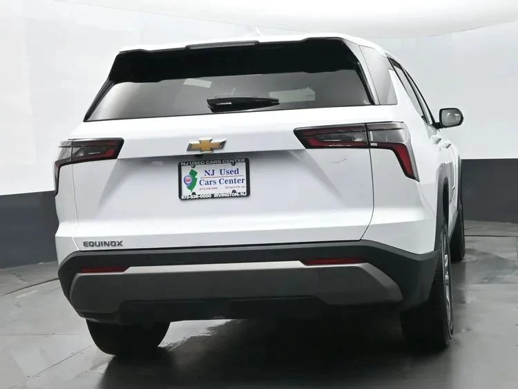 2025 Chevrolet Equinox - Image 8 of 12
