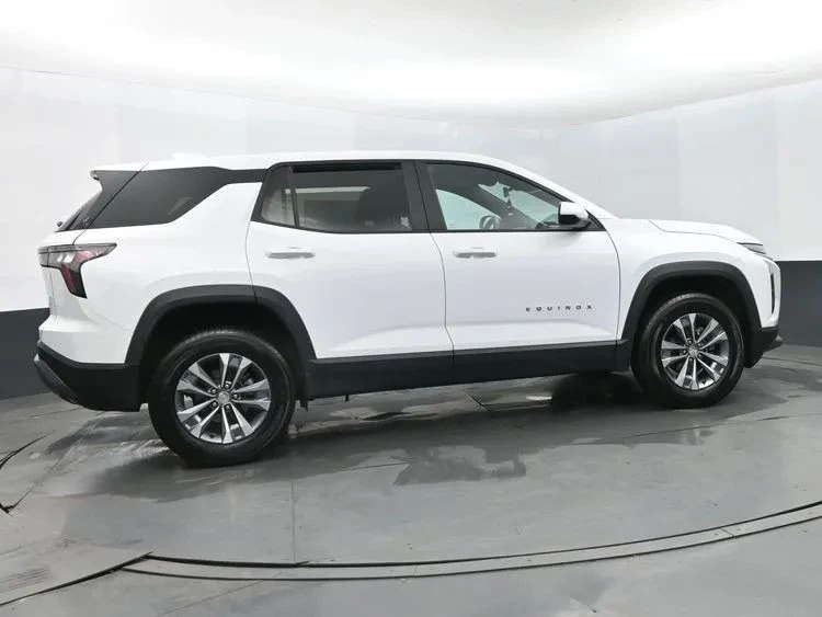 2025 Chevrolet Equinox - Image 4 of 12