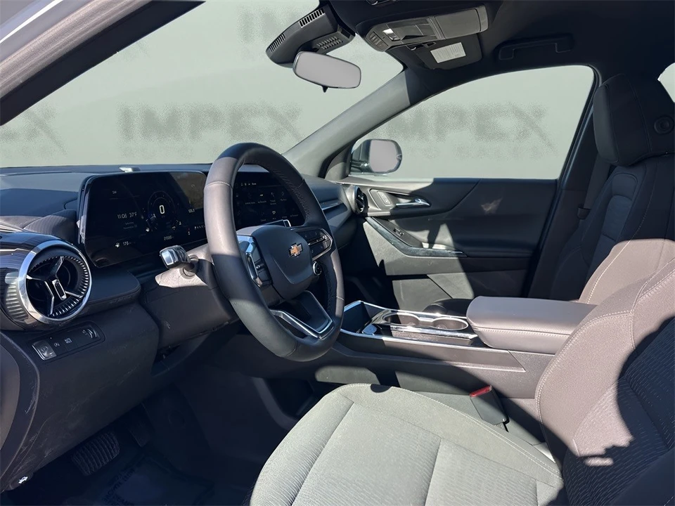 2025 Chevrolet Equinox - Image 9 of 12