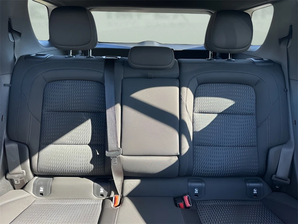 2025 Chevrolet Equinox - Image 10 of 12