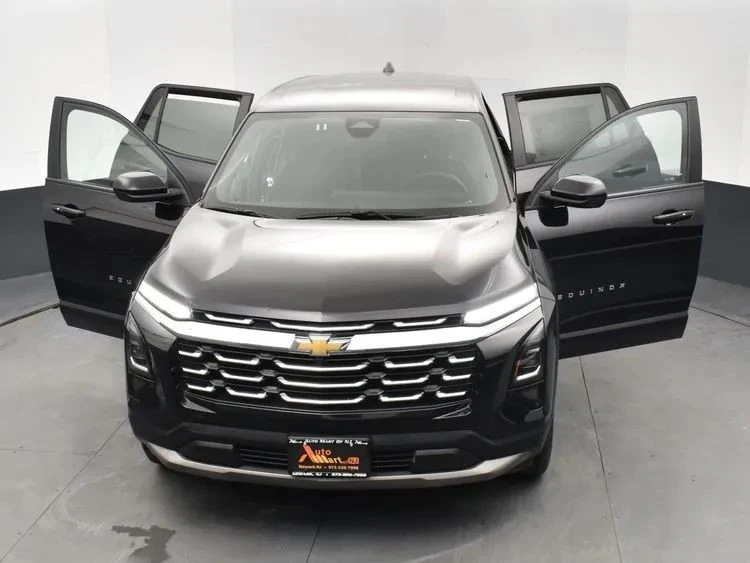2025 Chevrolet Equinox - Image 10 of 12