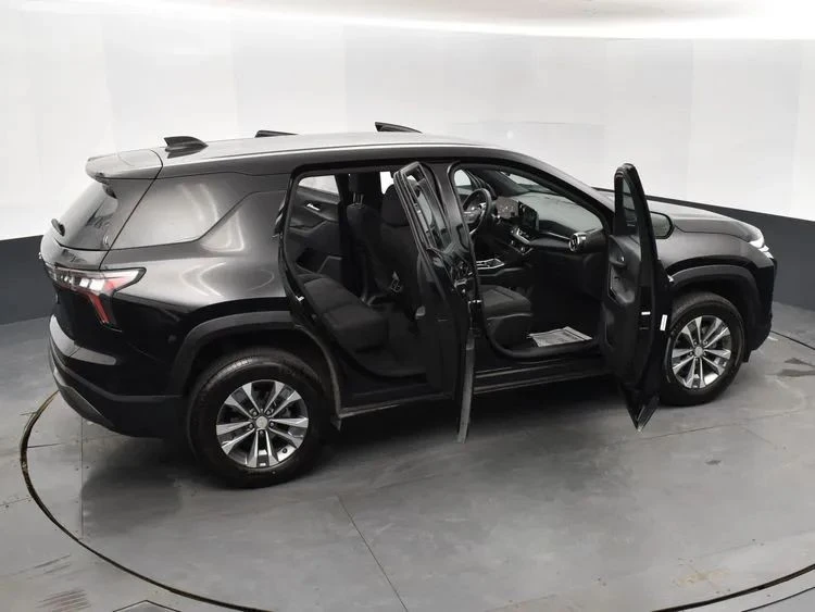 2025 Chevrolet Equinox - Image 6 of 12