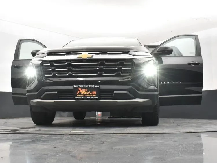 2025 Chevrolet Equinox - Image 11 of 12
