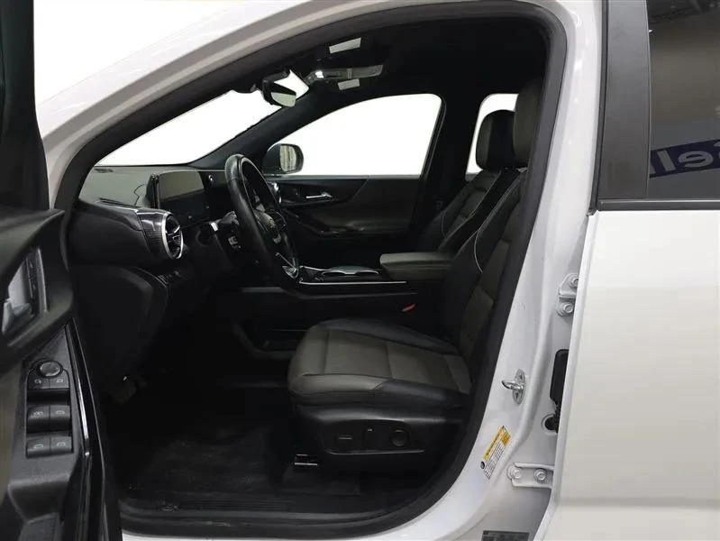 2025 Chevrolet Equinox - Image 9 of 12