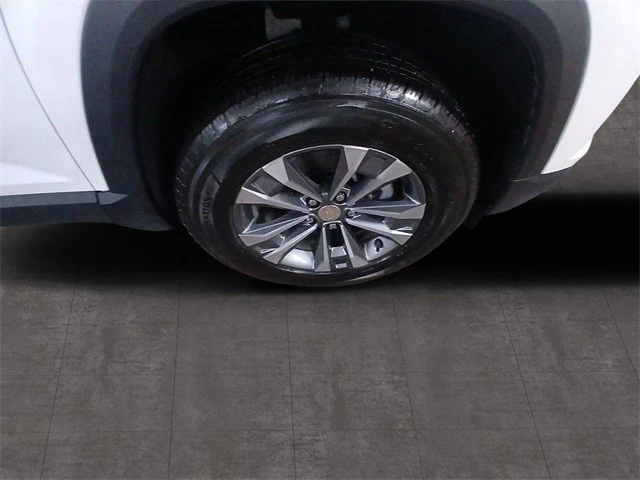 2025 Chevrolet Equinox - Image 10 of 12