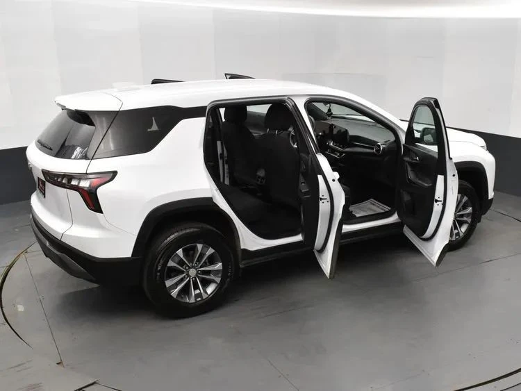 2025 Chevrolet Equinox - Image 6 of 12