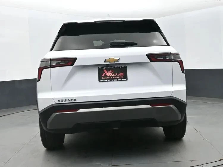 2025 Chevrolet Equinox - Image 8 of 12