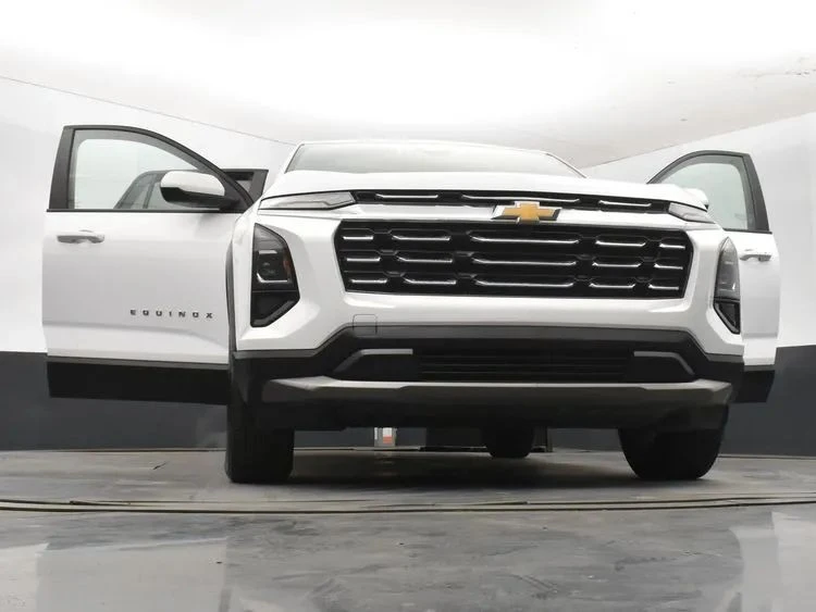 2025 Chevrolet Equinox - Image 11 of 12