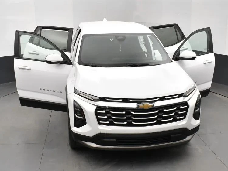 2025 Chevrolet Equinox - Image 10 of 12