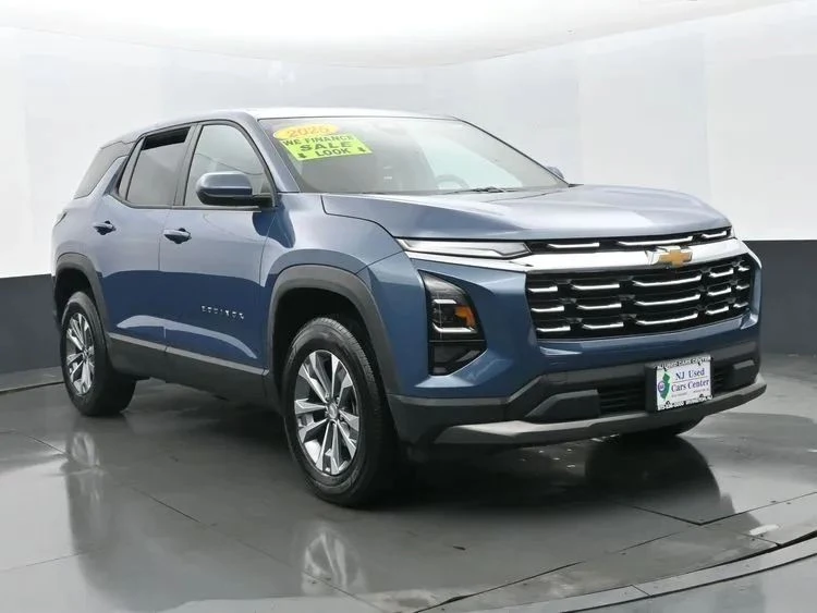 2025 Chevrolet Equinox - Image 2 of 12